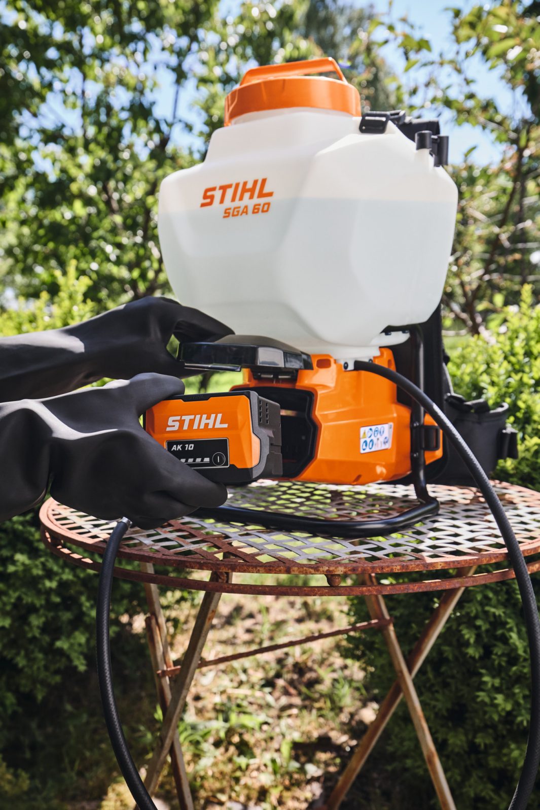 STIHL SGA 60 irroratrice a spalla a batteria da giardino