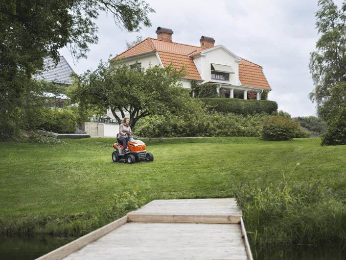 Husqvarna TS 112 trattorino tosaerba benzina compatto