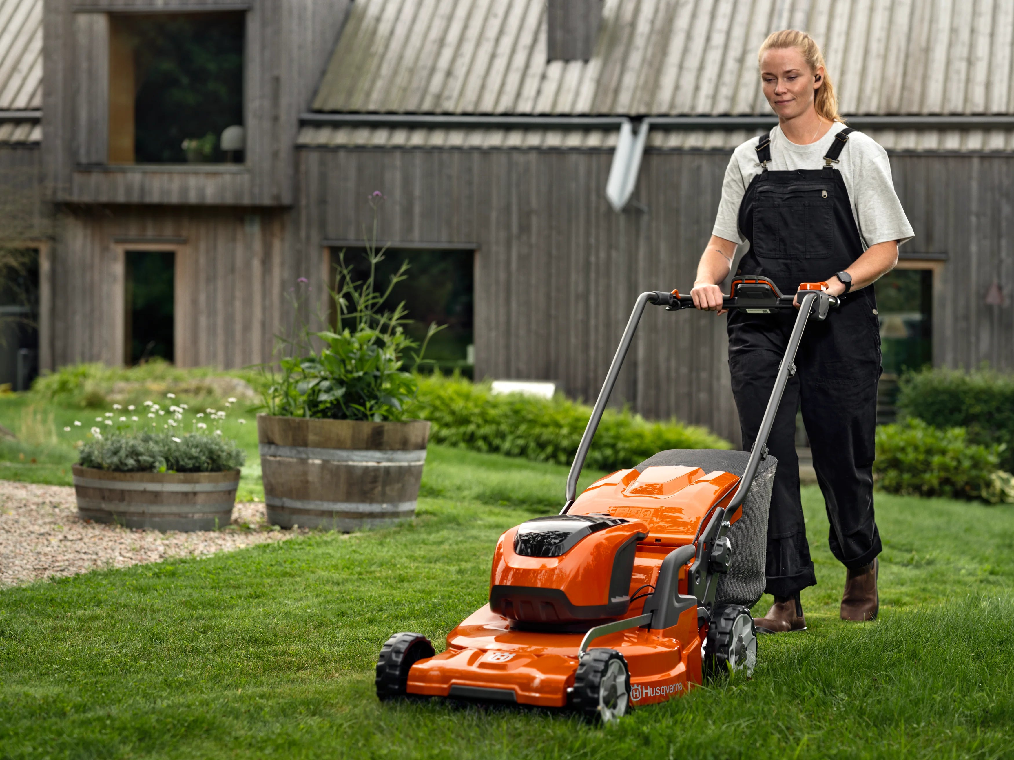 Husqvarna LC 353iVX rasaerba a batteria 53 cm semovente