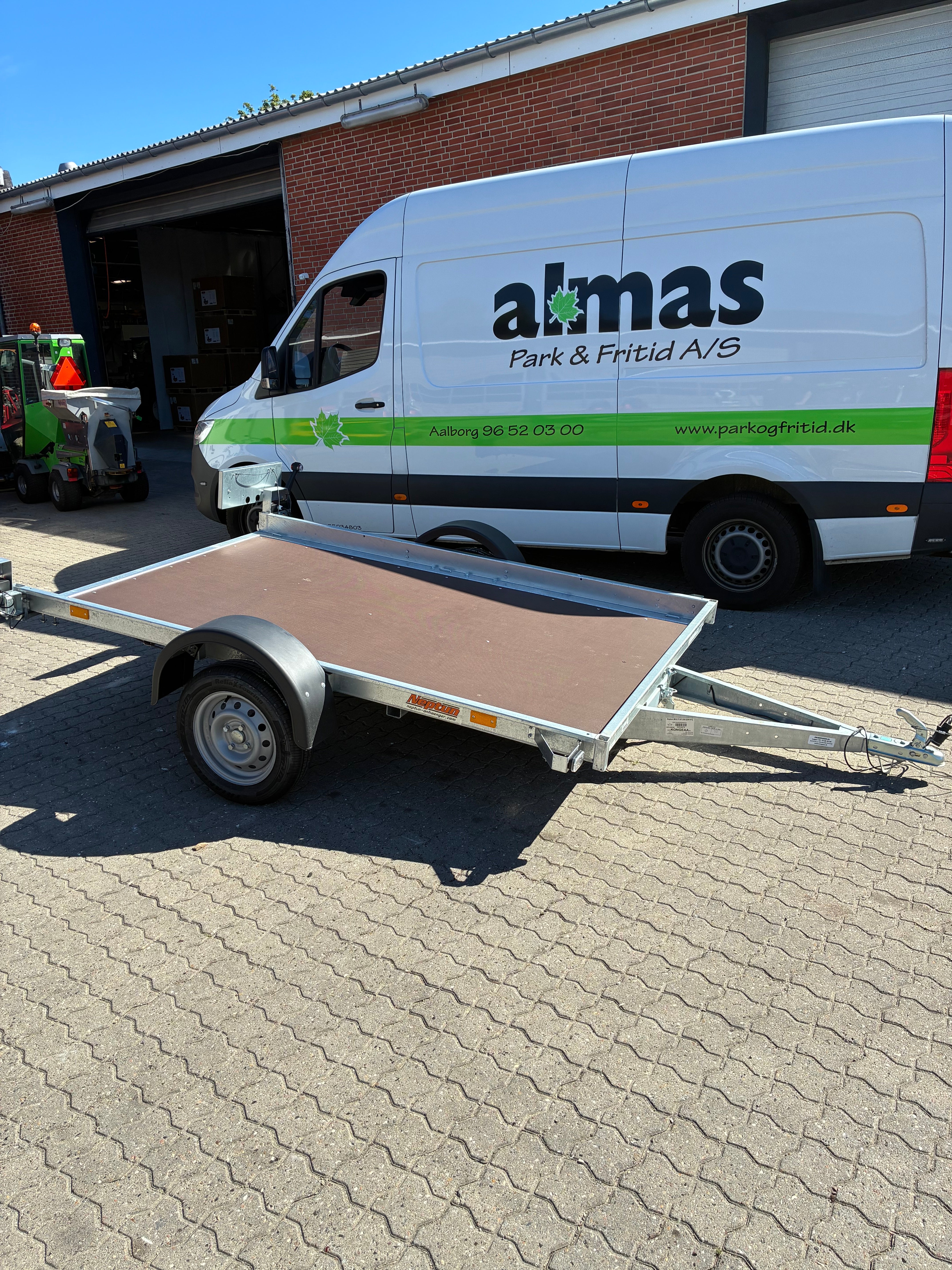 Neptun N7-255 Multi rimorchio ribaltabile 750 kg