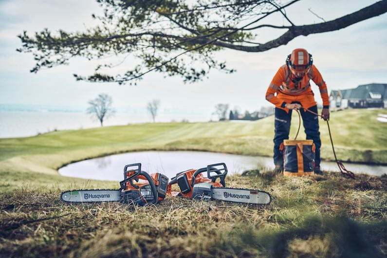 Husqvarna 542iXPG motosega a batteria con maniglie riscaldate