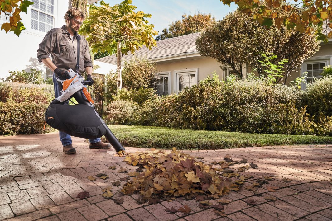 Stihl SHA 56 soffiatore aspiratore a batteria kit AK 20