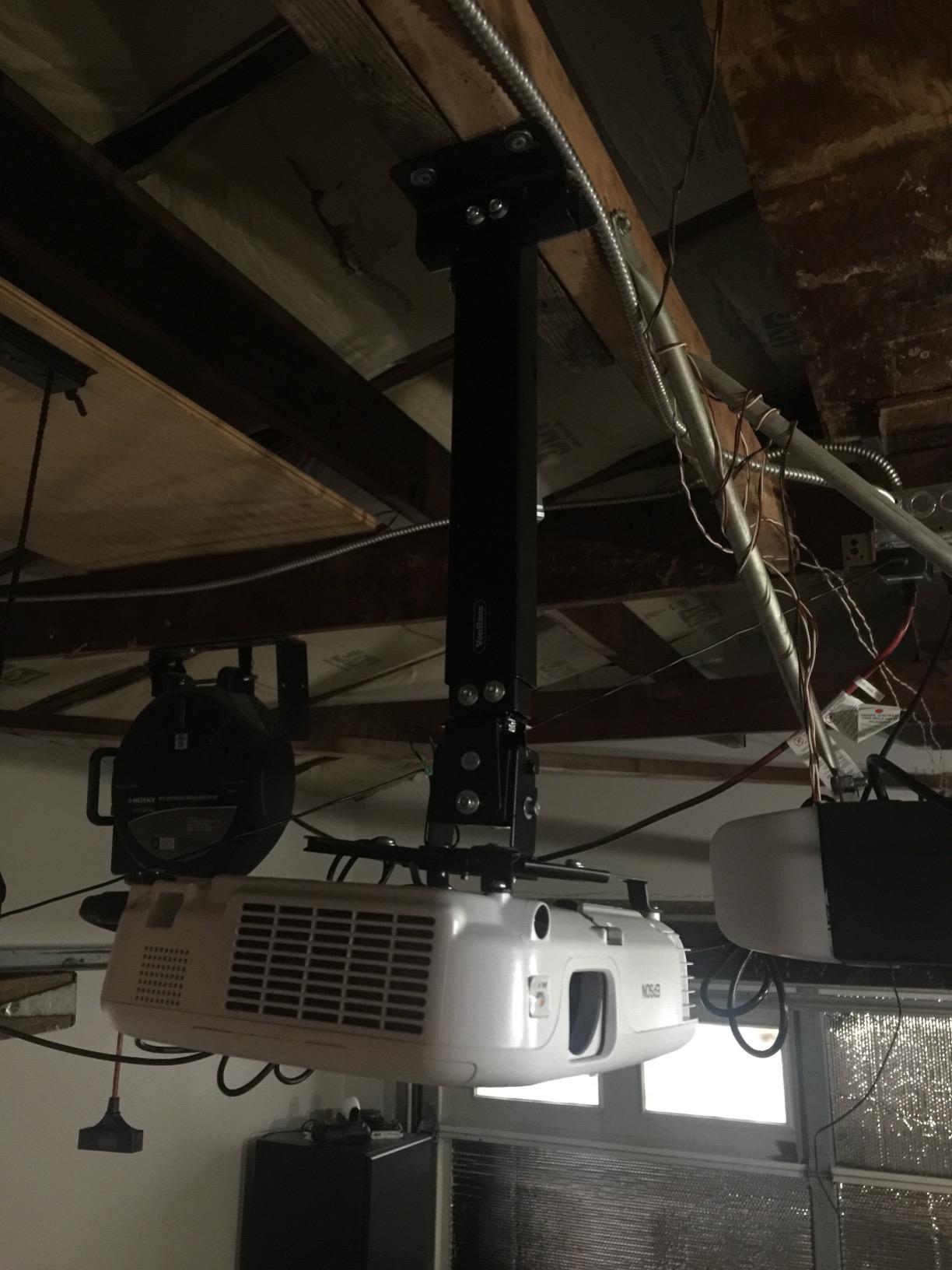 VonHaus Supporto Universale da Soffitto per Proiettore 10 kg