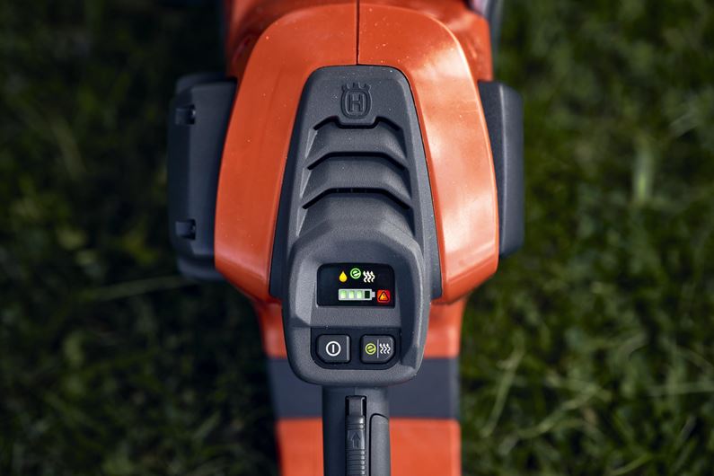 Husqvarna 542iXPG motosega a batteria con maniglie riscaldate