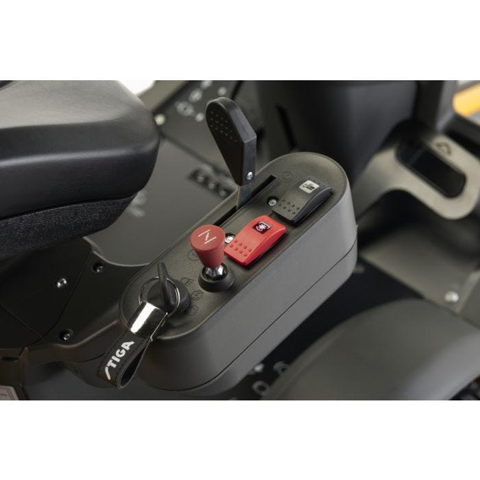 Stiga Park 500 W rider frontale senza piatto di taglio