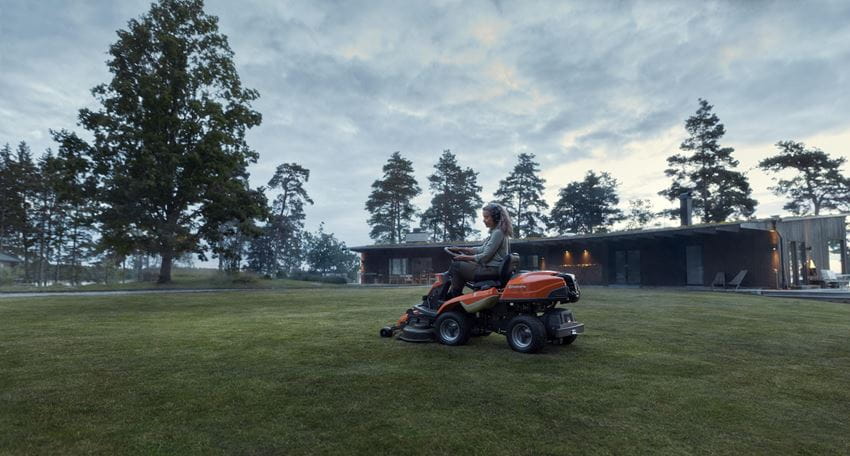 Husqvarna R 216T AWD rider senza piatto di taglio