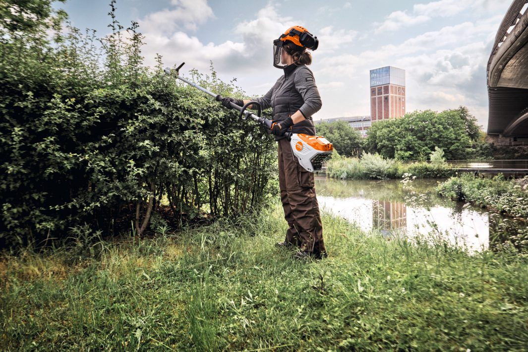 Stihl HLA 140 tagliasiepi a batteria asta 600 mm professionale