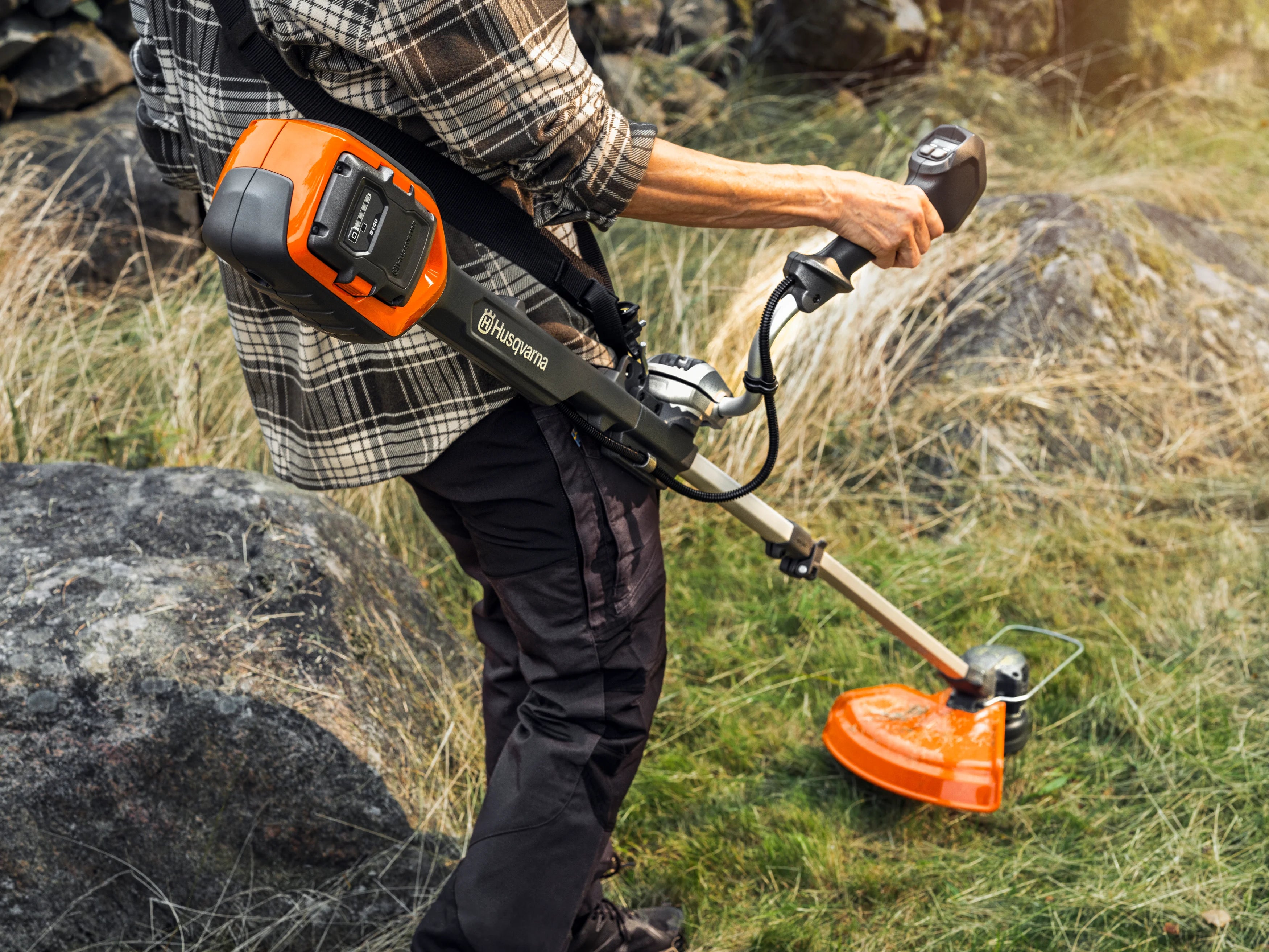 Husqvarna 220iR decespugliatore a batteria kit batteria