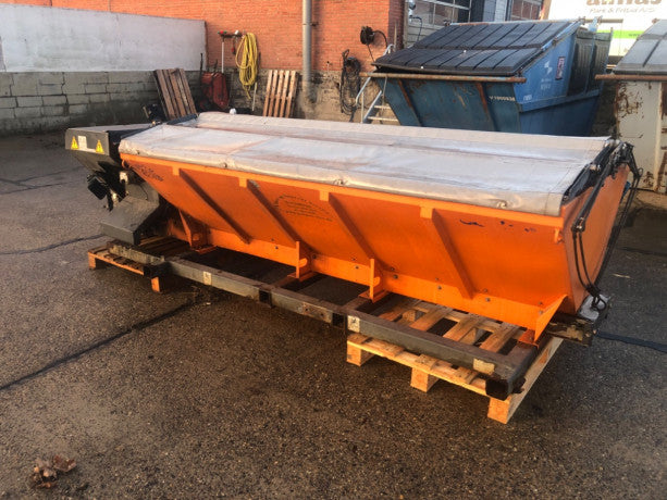 Epoke Igloo 2400 spargisale 1400 L usato