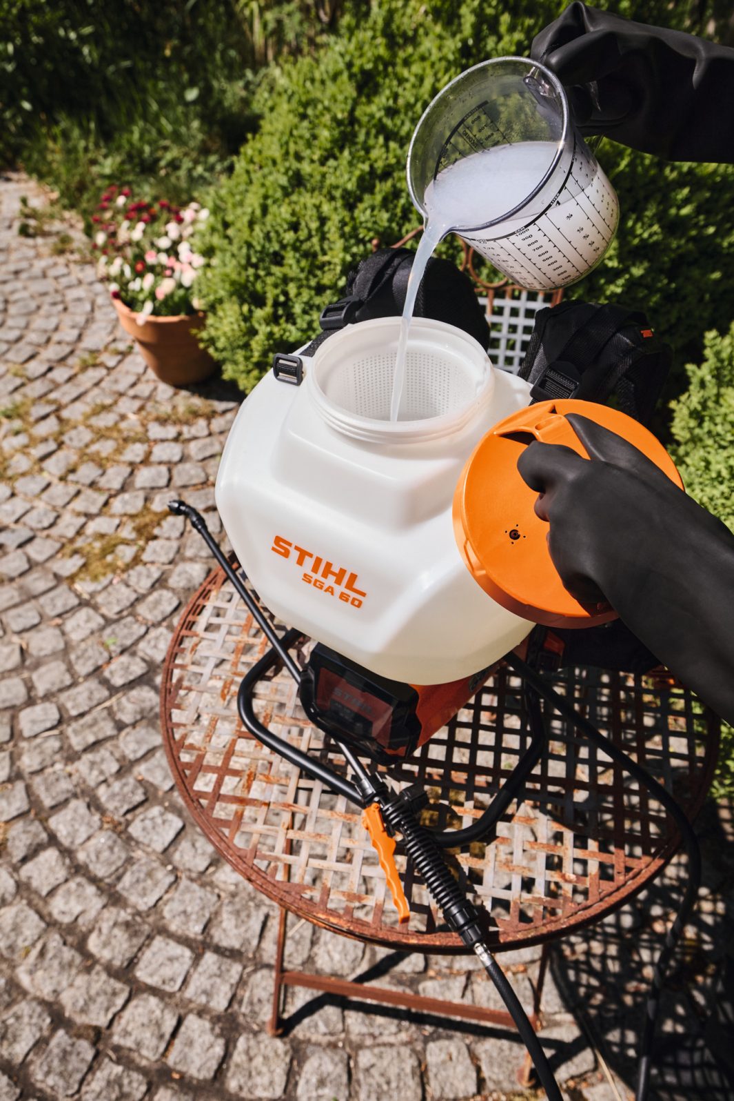 STIHL SGA 60 irroratrice a spalla a batteria da giardino