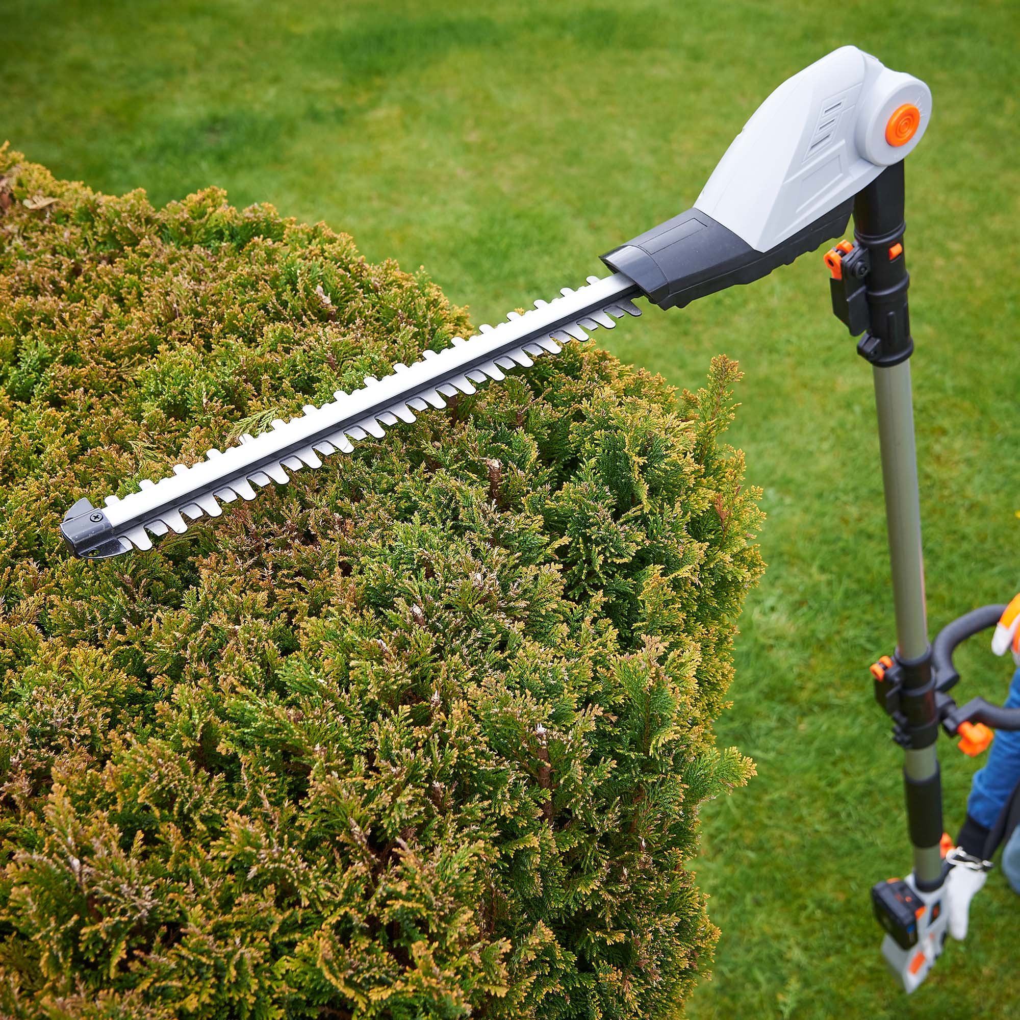 VonHaus tagliasiepi a batteria 20V Max asta 45 cm telescopica