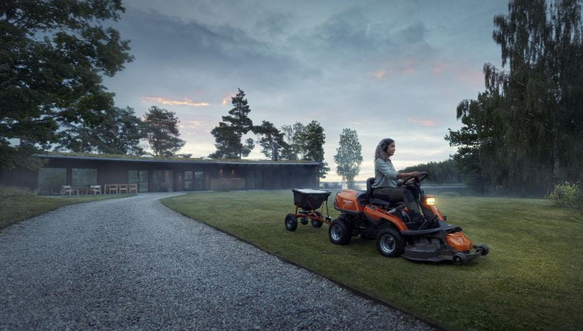 Husqvarna R 216T AWD rider senza piatto di taglio