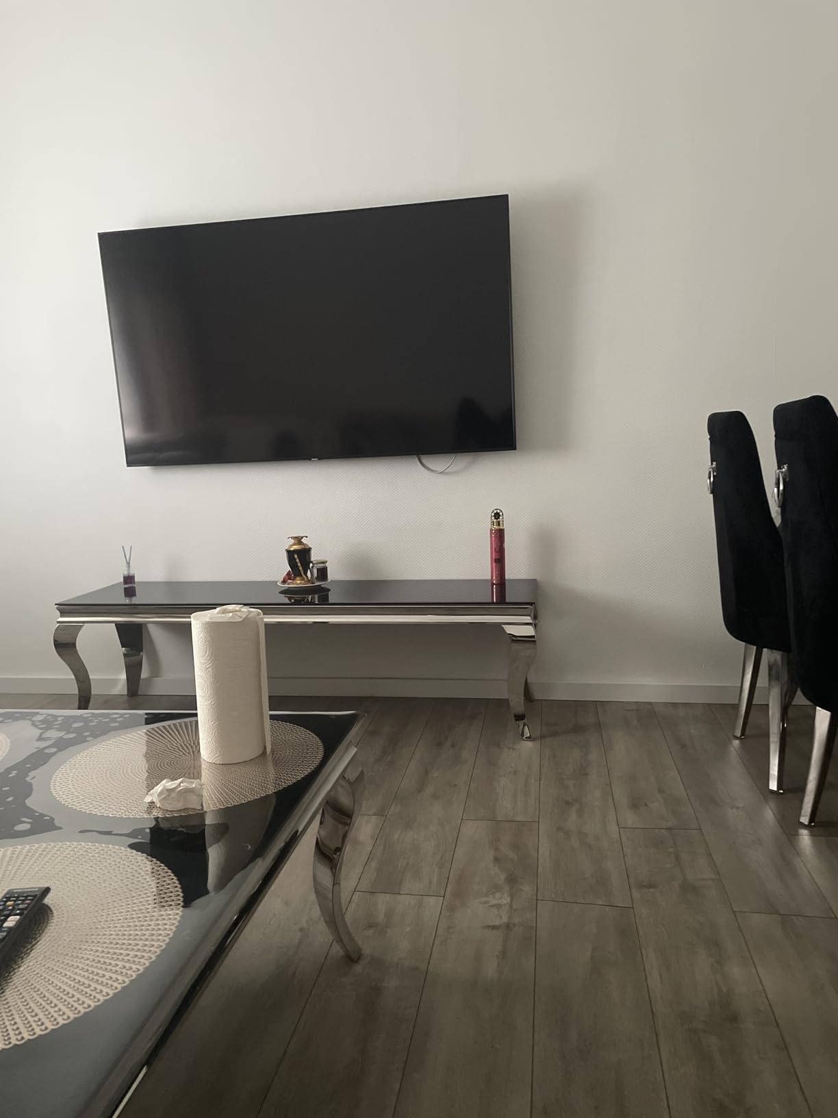 VonHaus supporto TV parete 37-82" inclinabile 60 kg slim